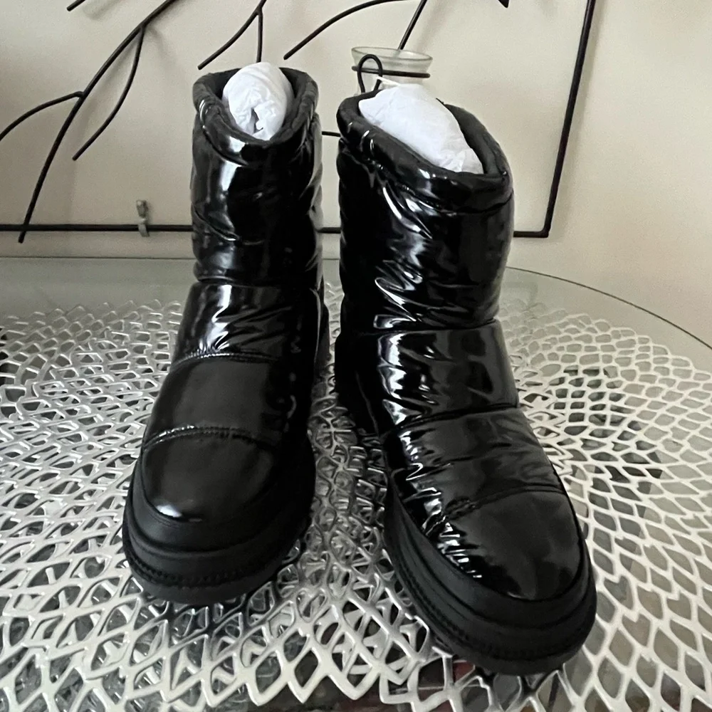 Sam Edelman Carlton Black Leather Trimmed Glossy Lug Sole Snow Boots Size 7 NIB